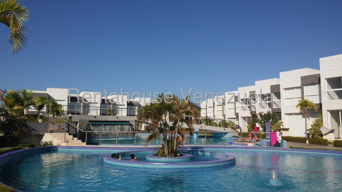 Townhouse (Duplex) for Sale in Puerto Encantado, Miranda