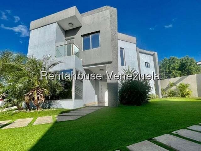 Luxury Townhouse (Duplex) for Sale in Zarabon, Falcon