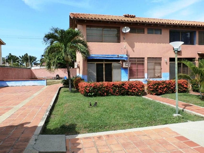 Waterfront Townhouse for Sale in Ciudad Balneario Higuerote, Miranda