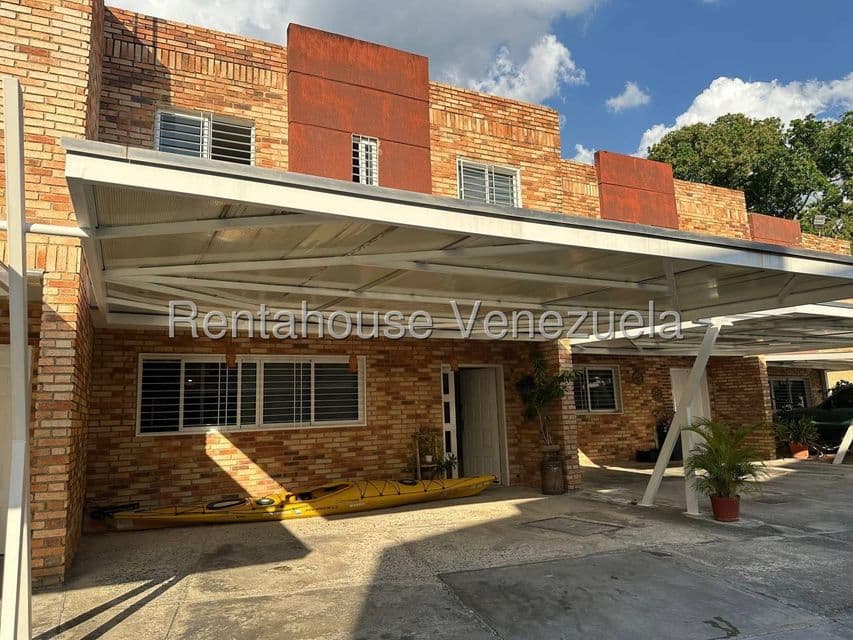 Townhouse (Duplex) for Sale in Las Delicias, Aragua