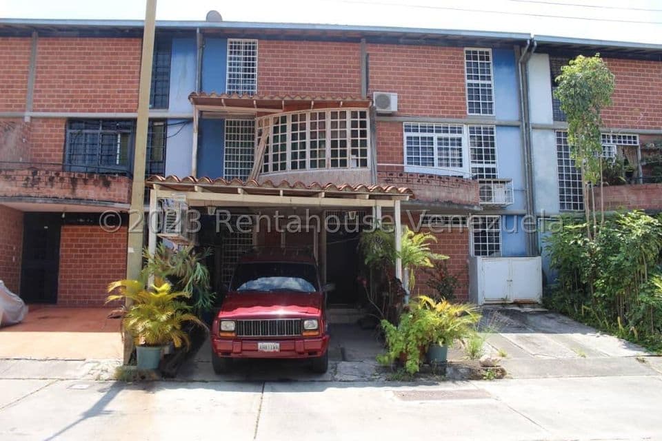Townhouse (Multiples Niveles) en Venta en Nueva Casarapa, Miranda