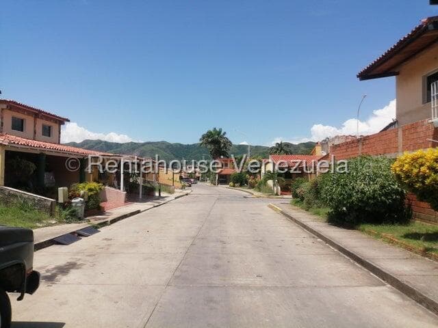 Townhouse (Multiples Niveles) en Venta en Los Jarales, Carabobo