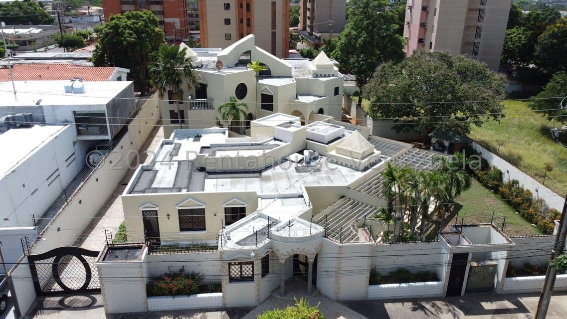 Multi-Level Home for Sale in Paraiso, Zulia