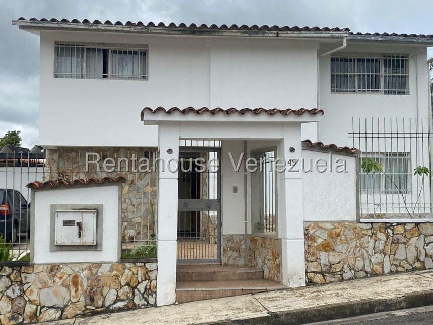 Duplex Home for Sale in Cooperativa Guaicaipuro, Miranda