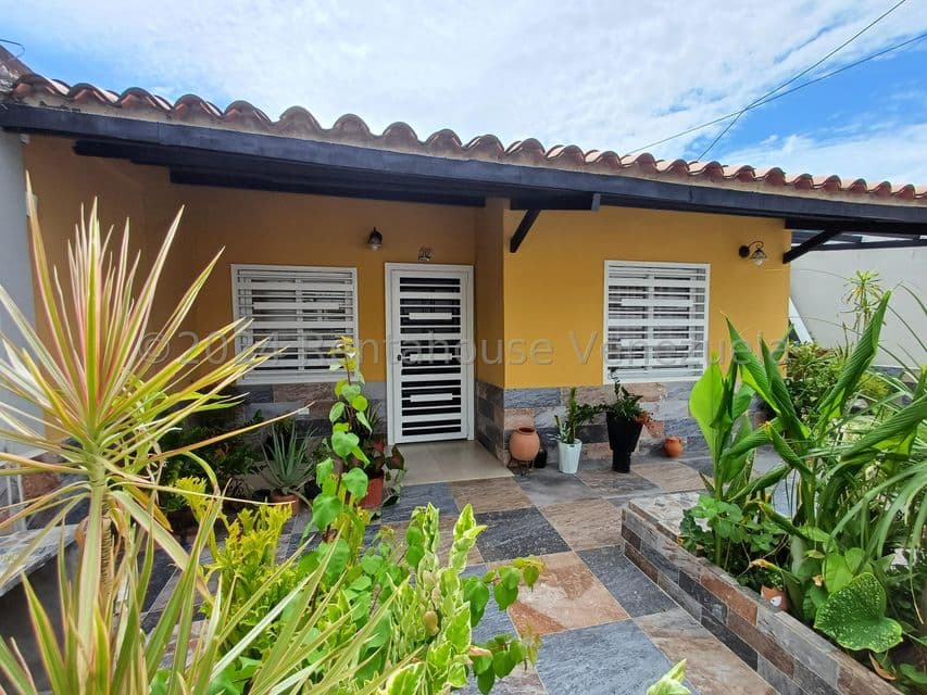 Single-Story Home for Sale in La Morita, Aragua