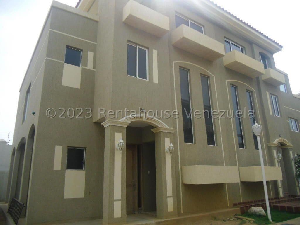 One-Level Townhouse for Sale in Lago Mar Beach, Zulia