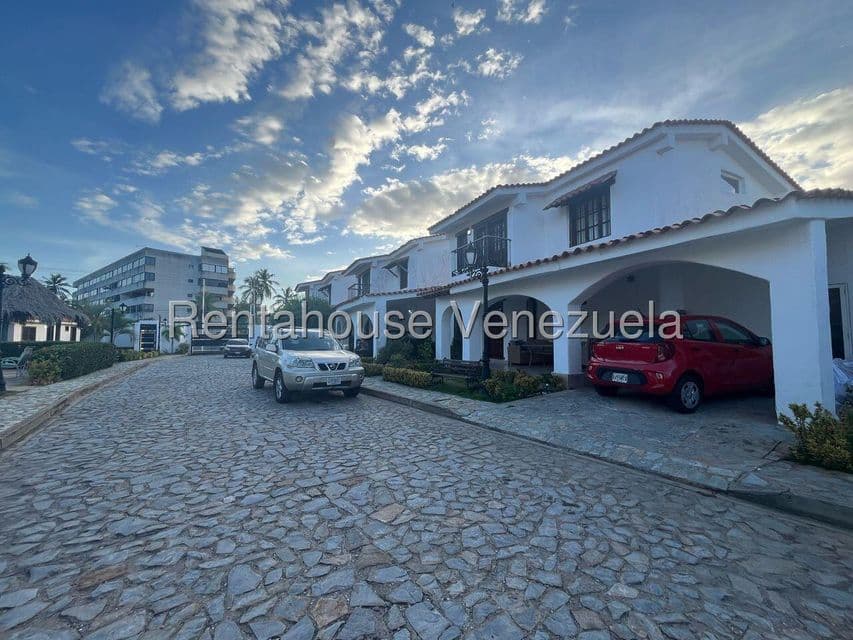 Townhouse (Duplex) for Sale in Playa El Angel, Nueva Esparta