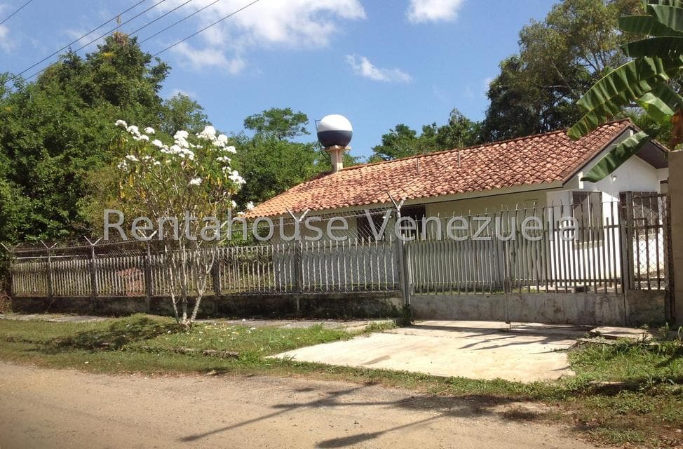 Casa (1 Nivel) en Venta en Flor de Mayo, Miranda