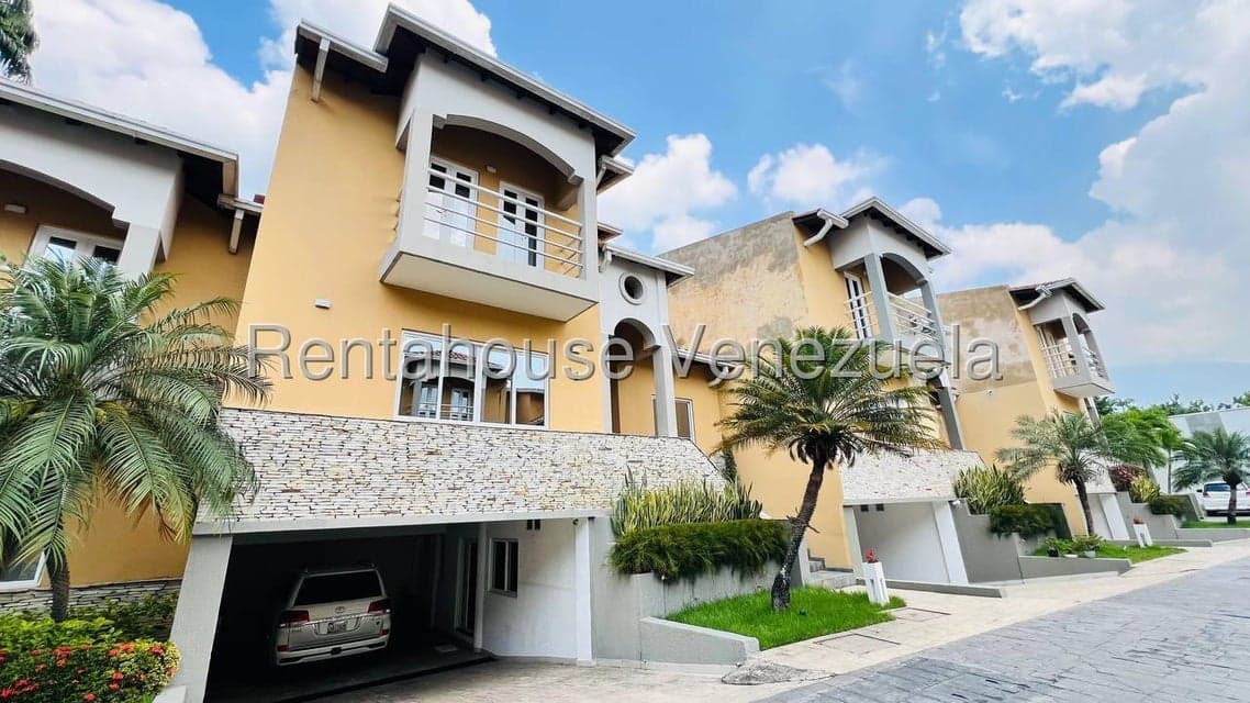 Multi-Level Townhouse for Sale in Cantarrana, Aragua