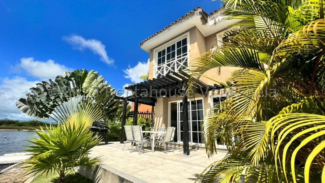 Luxurious Single-Story Townhouse for Sale in Puerto Encantado, Miranda