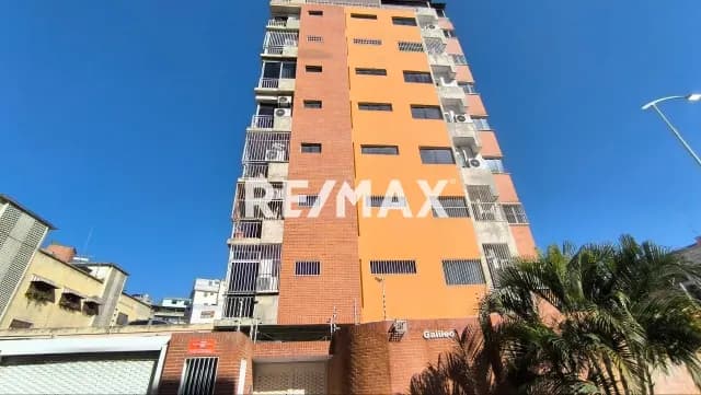 Apartamento Remodelado en la Av Victoria, Urbanización las Acacias.