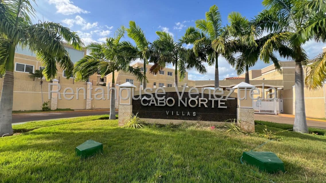 Luxurious Multi-Level Townhouse for Sale in Lago Mar Beach, Zulia