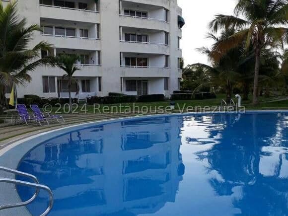 One-Level Penthouse for Sale in Los Canales de Rio Chico, Miranda