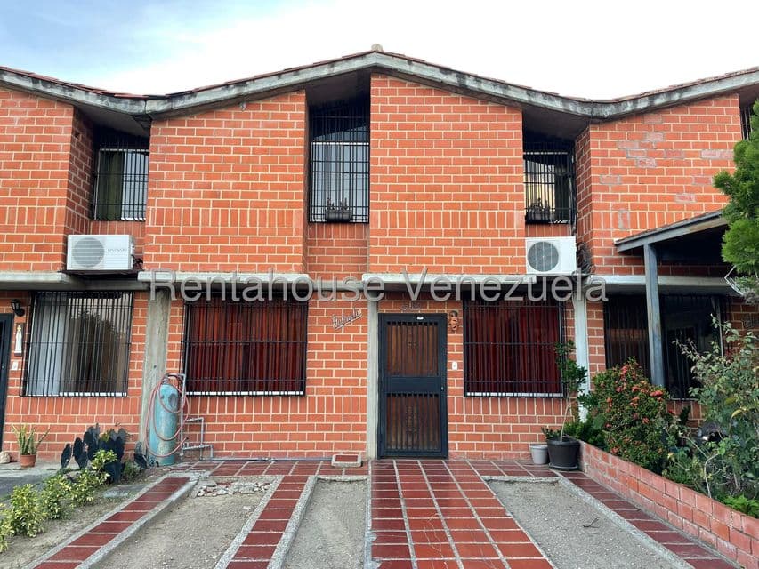 Duplex Townhouse for Sale in Nueva Casarapa, Miranda