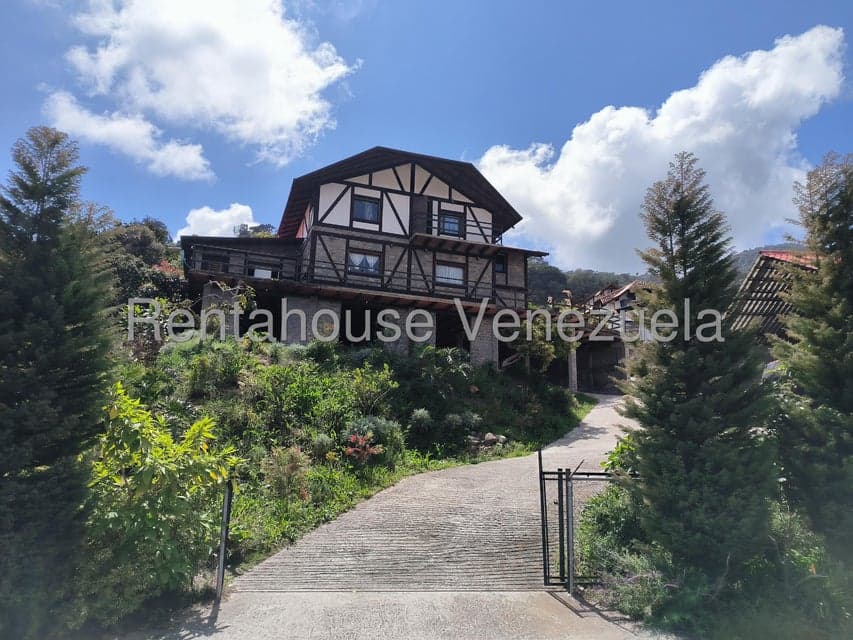 Multi-Level House for Sale in La Colonia Tovar, Aragua