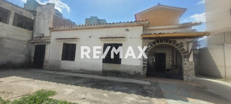 Amplia Casa para Remodelar