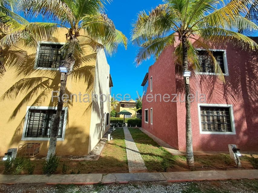 Townhouse (Duplex) for Sale in El Tirano, Nueva Esparta