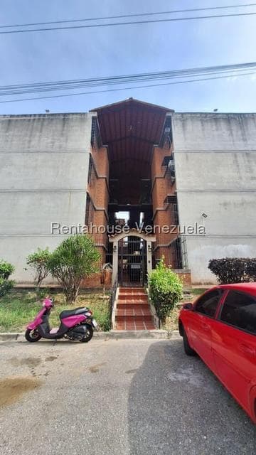 One-Level Apartment for Sale in Nueva Casarapa, Miranda