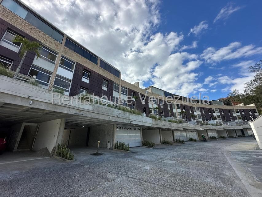 Townhouse (Multiples Niveles) en Venta en Colinas de La Tahona, Distrito Metropolitano