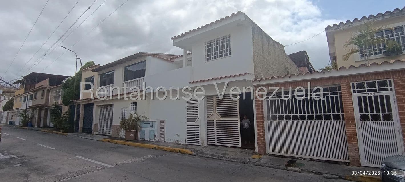 Spacious Townhouse in Country Club Buena Ventura, Miranda