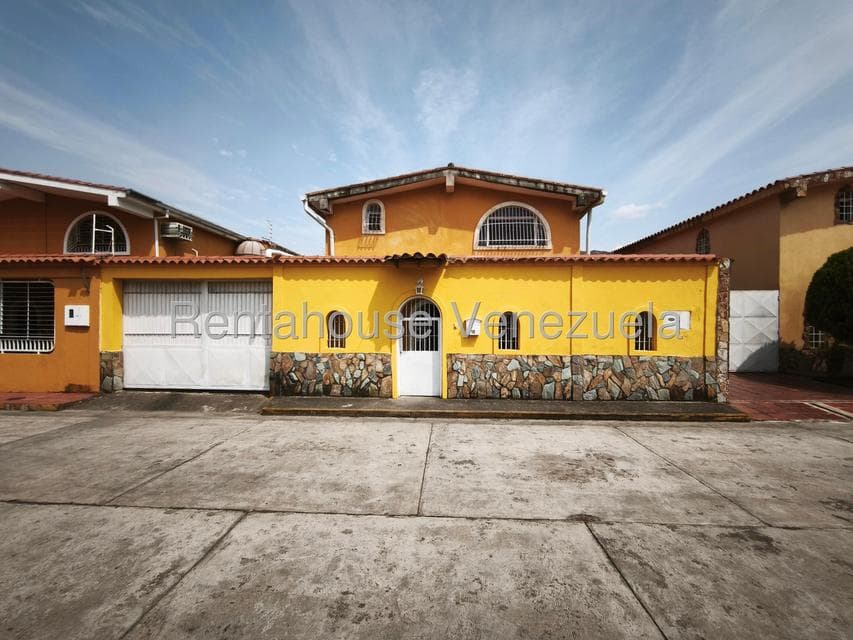 Duplex Home for Sale in Guaracarima, Aragua