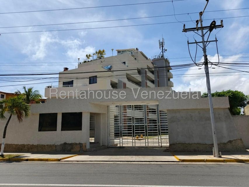 Ground Floor Apartment for Sale in Agua Sal, Miranda