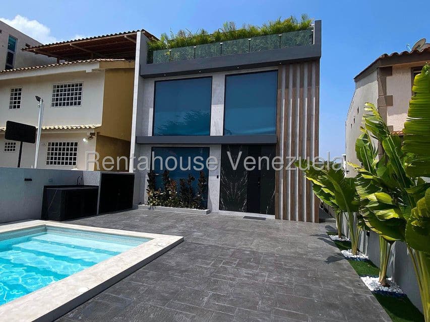 Luxury Single-Story Townhouse for Sale in Casa Botes B, Anzoategui