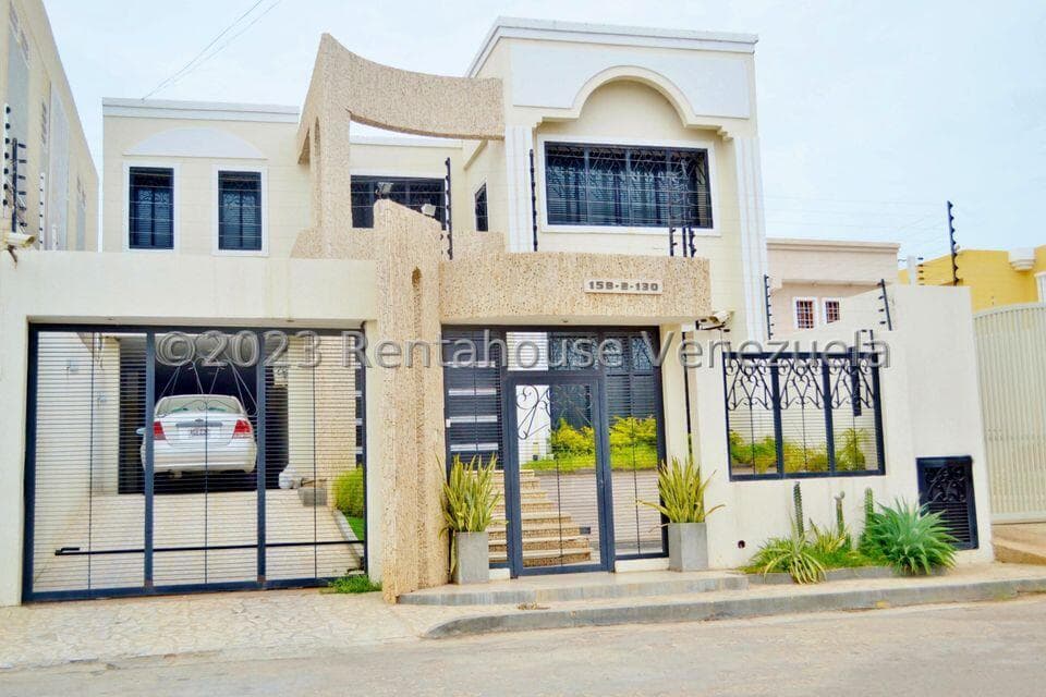 One-Level Townhouse for Sale in Lago Mar Beach, Zulia