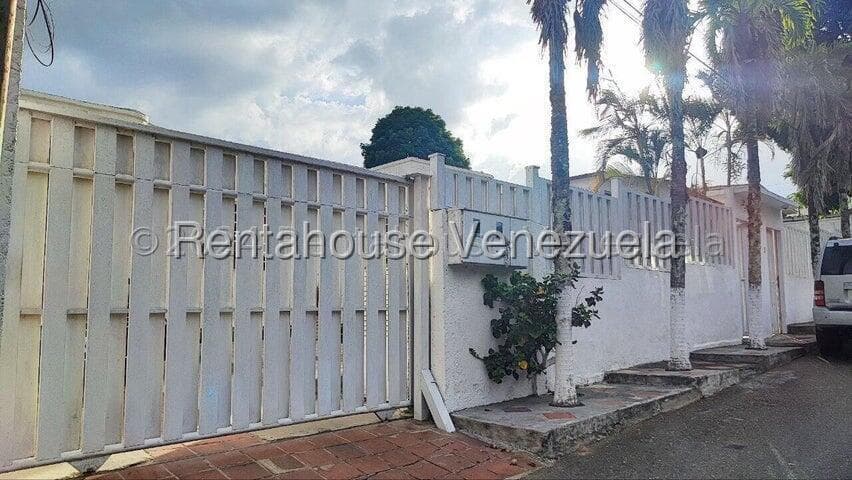 Single-Story Home for Sale in Colinas de Carrizal, Miranda