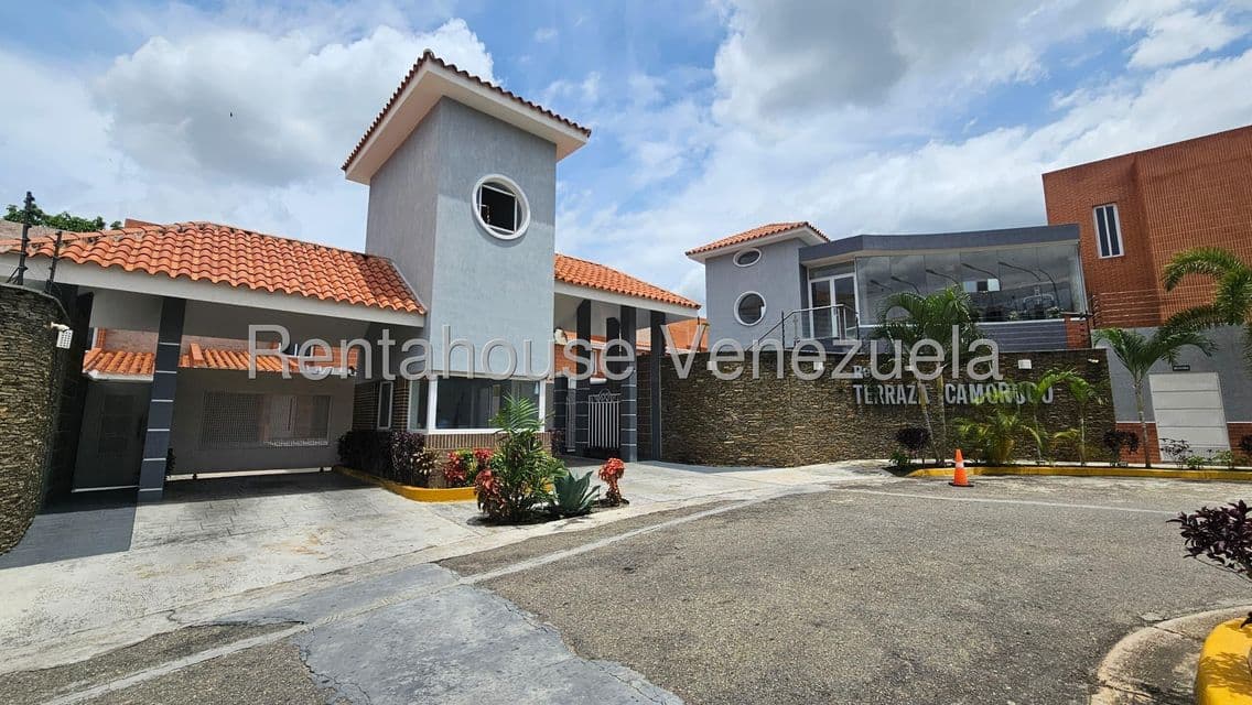 Multi-Level Townhouse for Sale in Valles de Camoruco, Carabobo