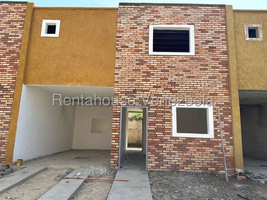 Townhouse (Duplex) for Sale in Valle Fresco, Aragua
