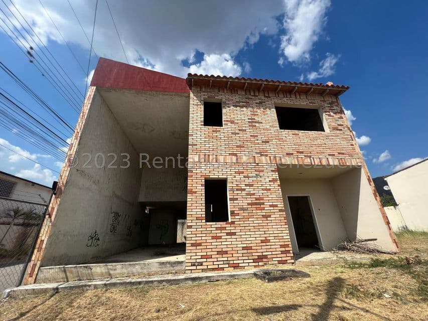 Multi-Level Townhouse for Sale in San Pablo, Aragua