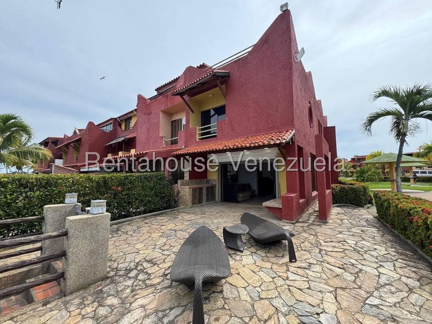 Single-Story Townhouse for Sale in Puerto Encantado, Miranda