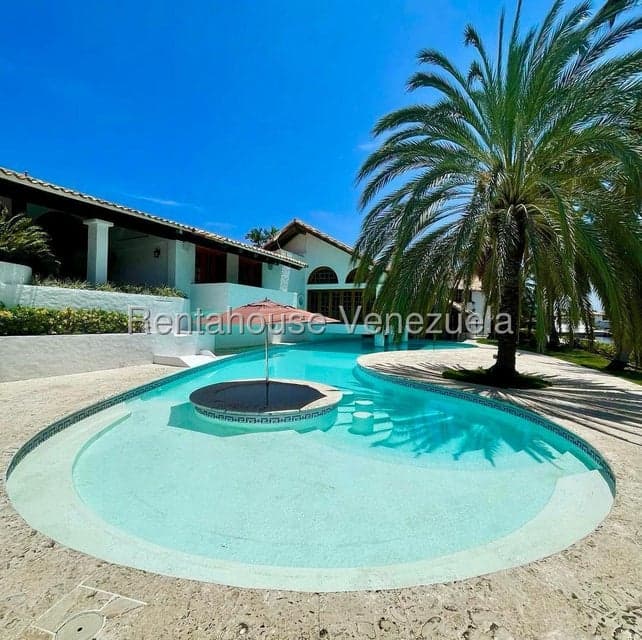 Multi-Level Villa for Sale in Las Villas, Anzoategui