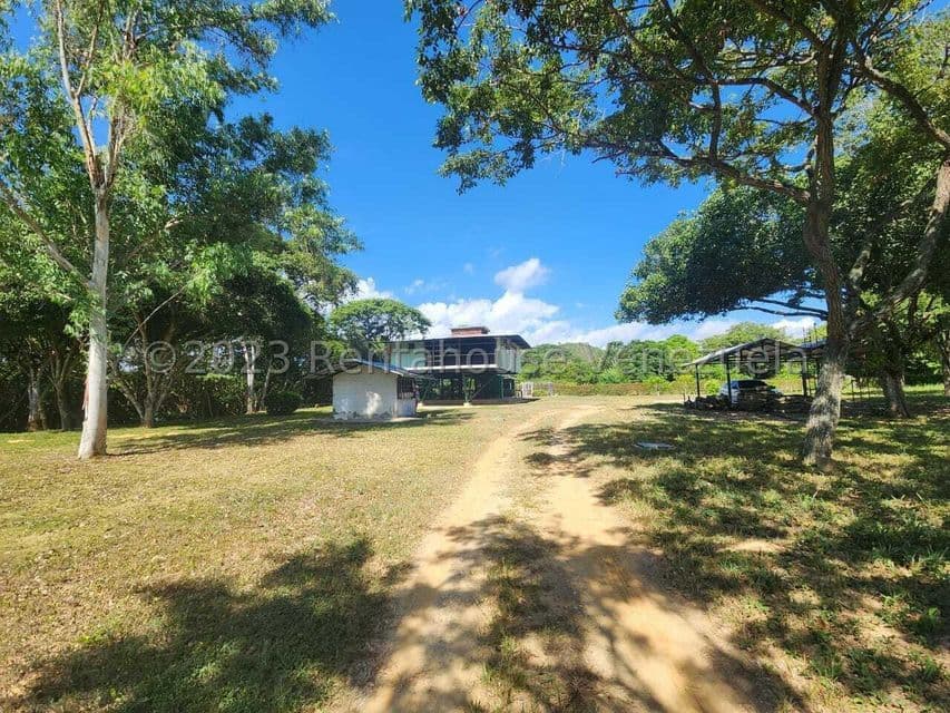 Duplex Home for Sale in La Ensenada, Lara