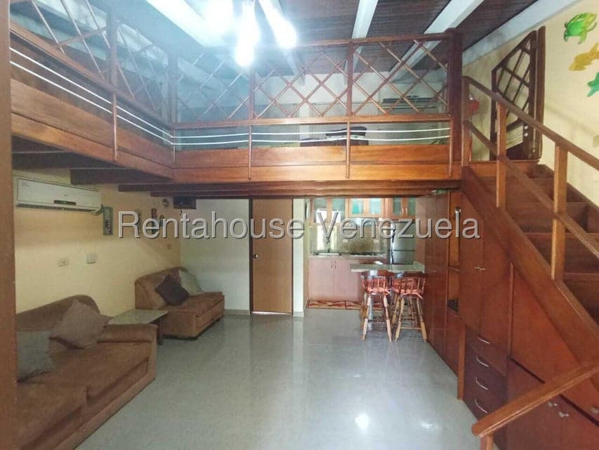 One-Level Townhouse for Sale in Palm Beach, Miranda