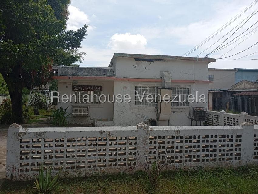 Single-Story Home for Sale in Central District, Zulia