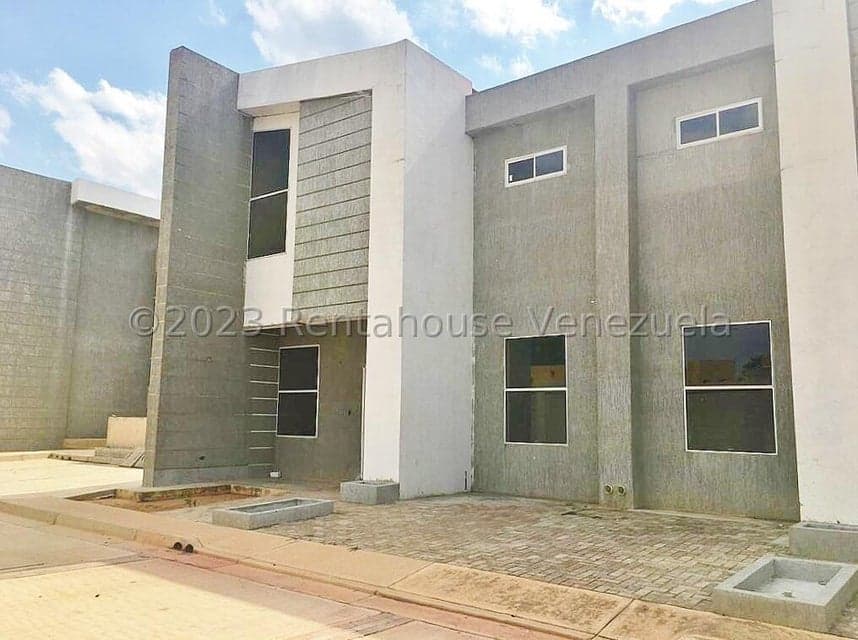 Brand New Townhouse (Duplex) for Sale in Avenida Jesus Subero, Anzoategui