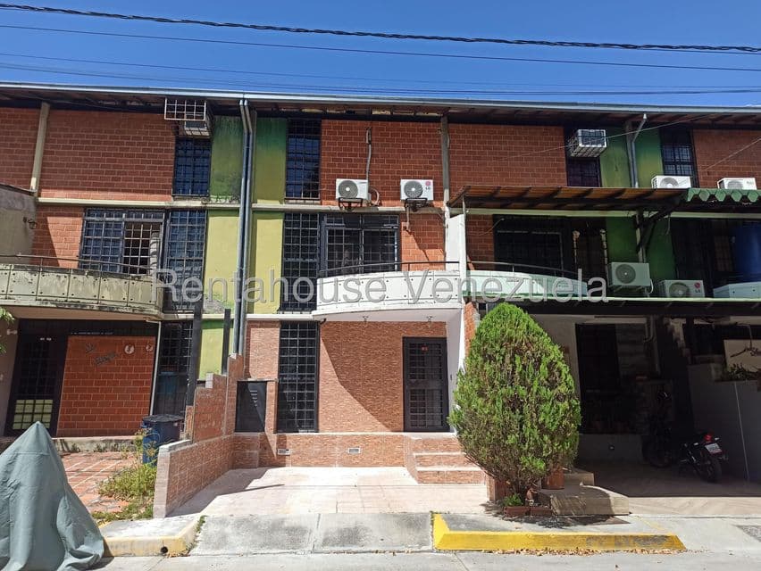 Multi-Level Townhouse for Sale in Nueva Casarapa, Miranda