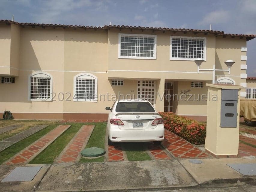 Townhouse (Duplex) for Sale in Villas de Buenaventura, Miranda