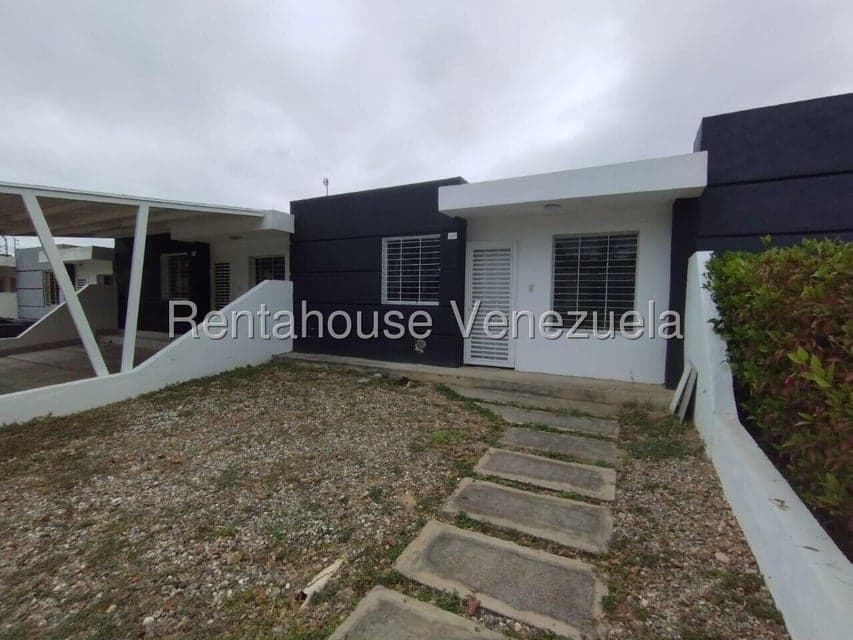 Single-Story Home for Sale on Intercomunal Avenue, Lara