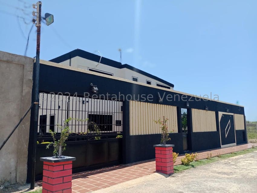 Casa (Multipes Niveles) en Venta en Los Taques, Falcon
