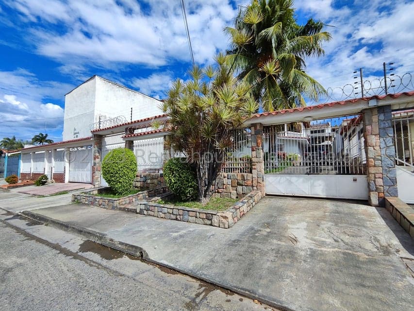 Multi-Level House for Sale in Corinsa, Aragua