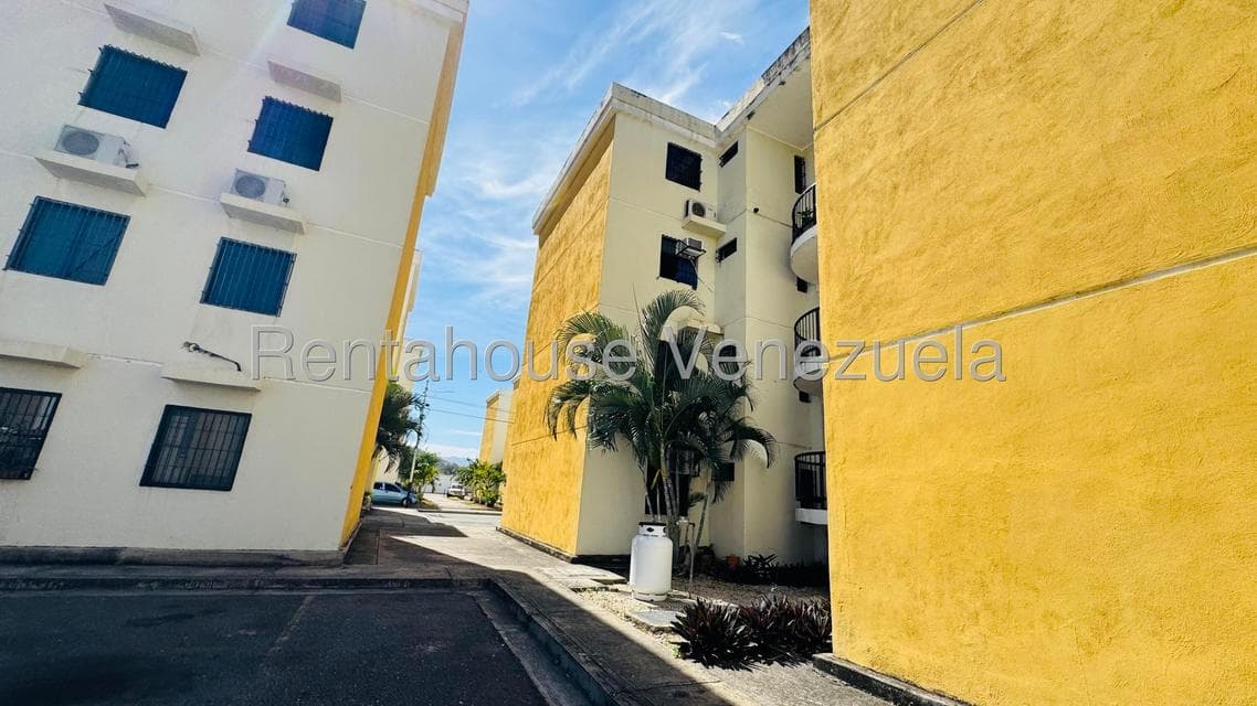 Ground-Floor Apartment for Sale in Las Carolinas II Residential Complex, Aragua