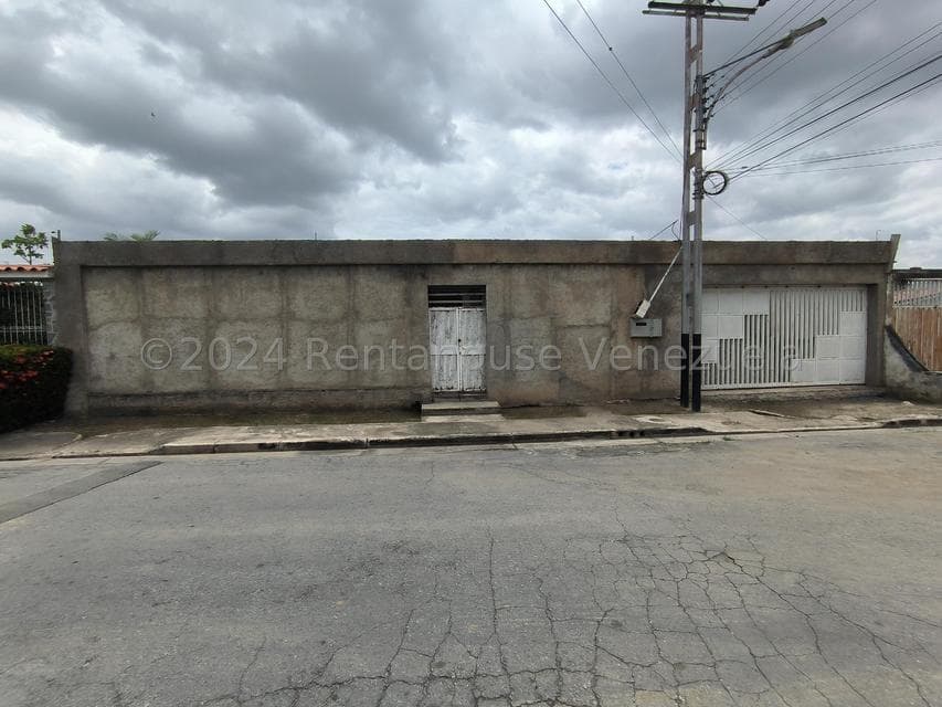 Single-Story Home for Sale in Corinsa, Aragua
