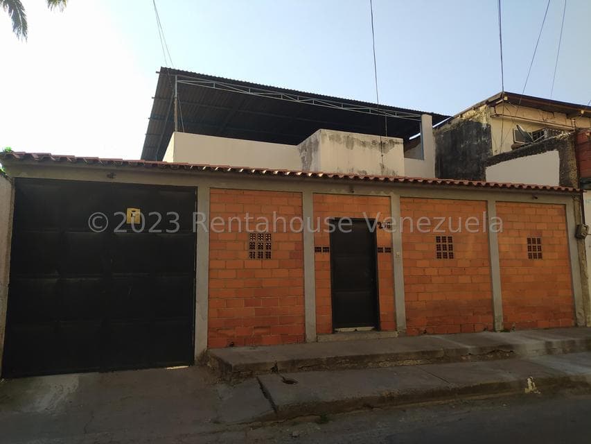 Multi-Level House for Sale in Central Zone, Aragua