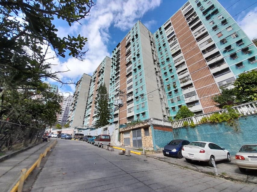 One-Level Apartment for Sale in Hacienda Caucaguita, Miranda