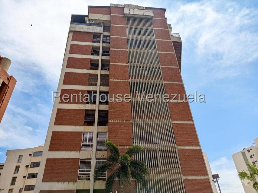 One-Level Apartment for Sale in La Lago, Zulia