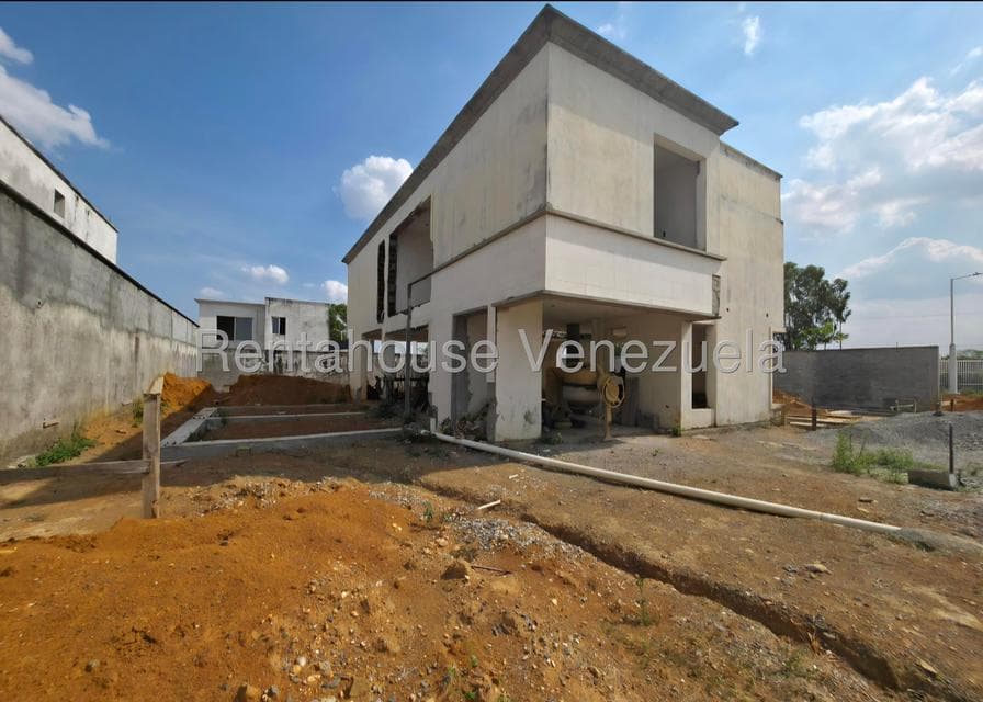 Single-Story Home for Sale in Llano Alto, Portuguesa