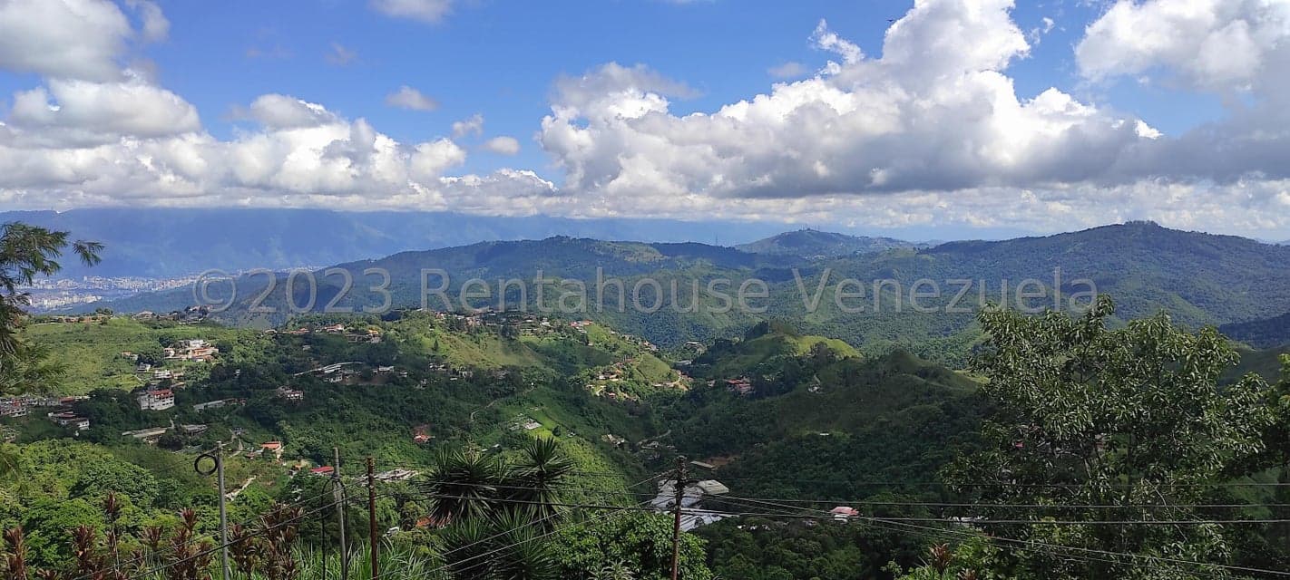 Casa (Colonial) en Venta en Colinas de San Antonio, Miranda